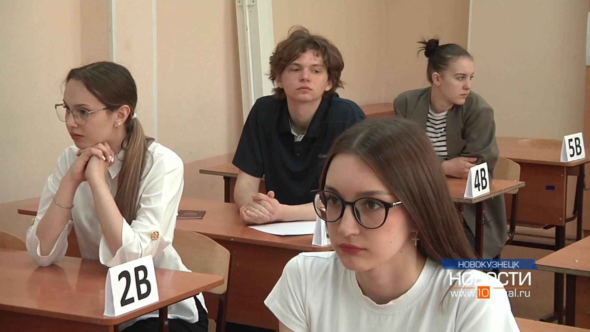 Эта неделя для 11-классников началась с ЕГЭ по физике и обществознанию