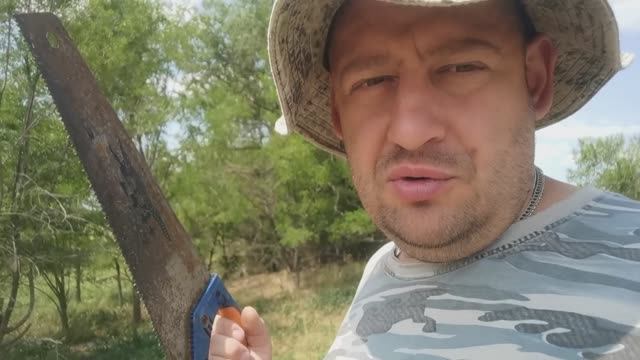 Ушел в лес выпас для козлят, цыплята вылупляются, всё идет своим чередом.