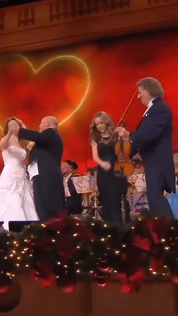 Andrè Rieu dancing with Emma Kok💃🕺 #emmakok #andrerieu #dance #shorts #voila #love #music #epic