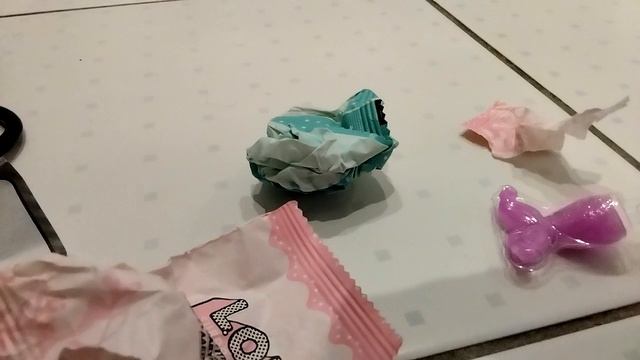 Лол распаковка русалочки малышки