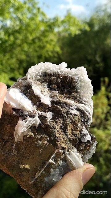 Горный хрусталь
https://www.avito.ru/irkutsk/kollektsionirovanie/druza_gornogo_hrustalya_73891