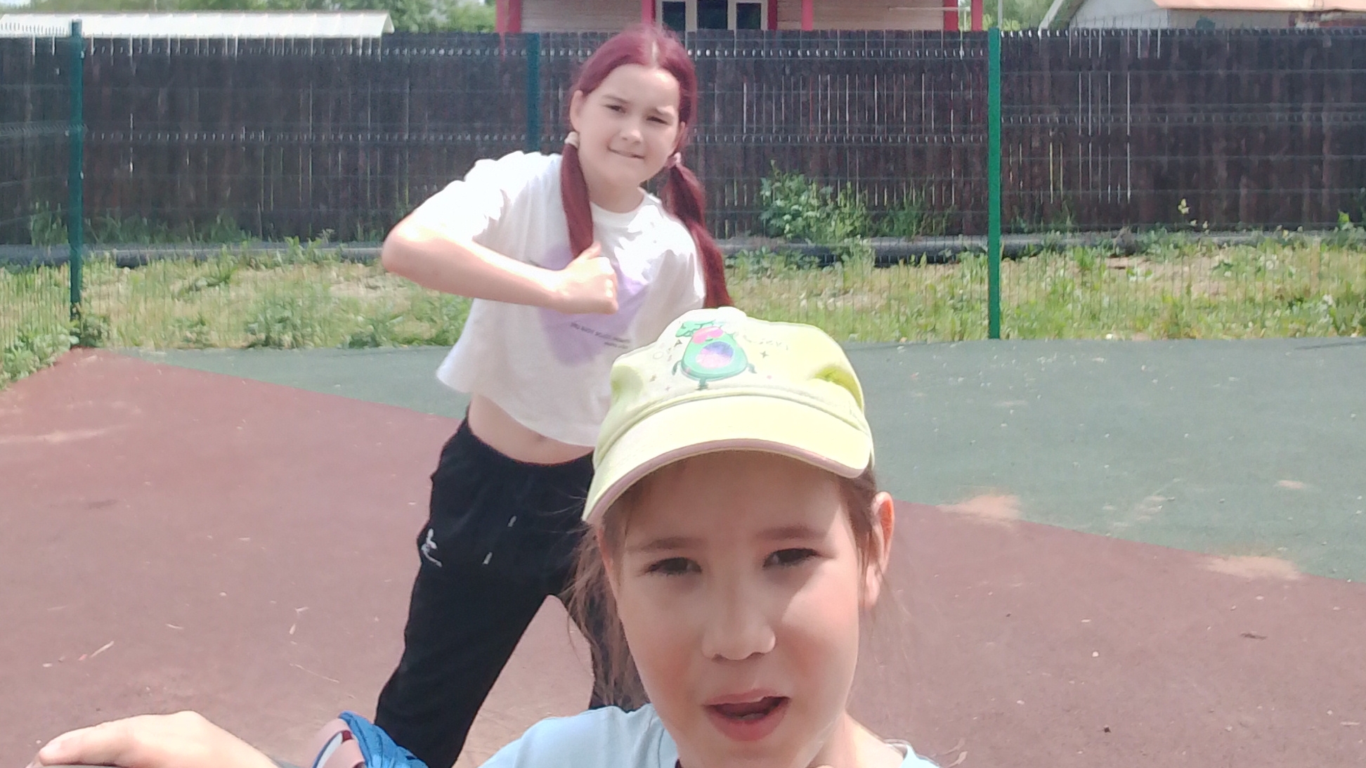 я с подругой делаю видео