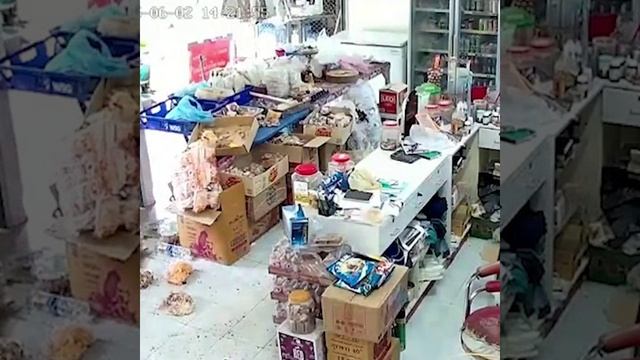 Слон вломился в магазин в Таиланде!