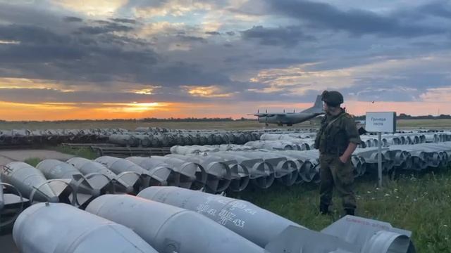 Строй ФАБов приготовленных к установке УМПК и скорому полету на головы всушников.