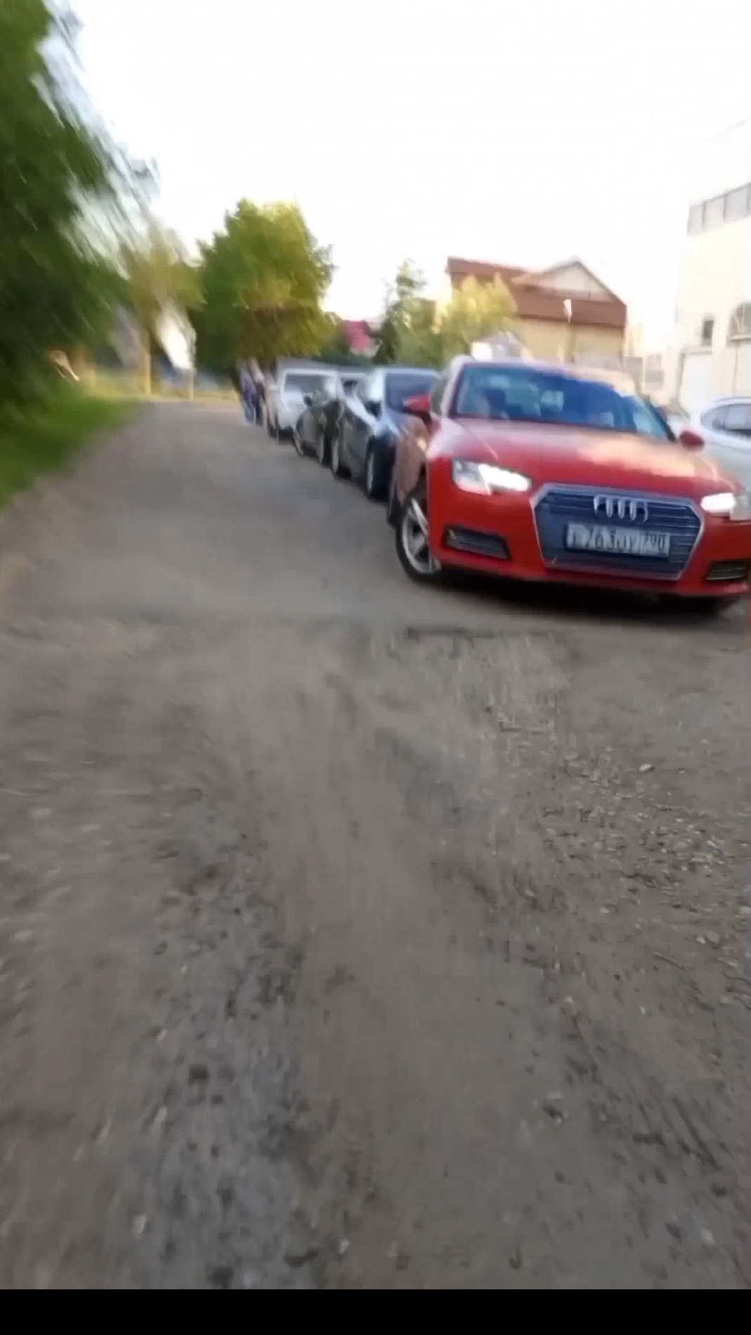 разбитая парковка торгового центра ягодная слобода
