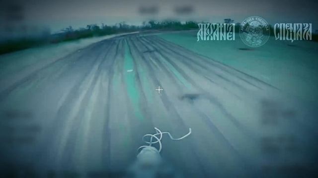 Пикап, набитый ВСУшниками, был уничтожен ударом российского FPV-дрона…