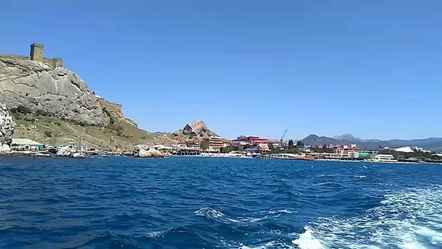 Штурмовики над Генуэзской крепостью в Судаке