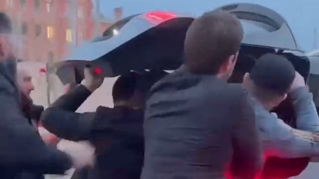 В районе Ярославского вокзала в Москве неизвестные похитили мужчину! #1 (Говорят из-за оскорблений)
