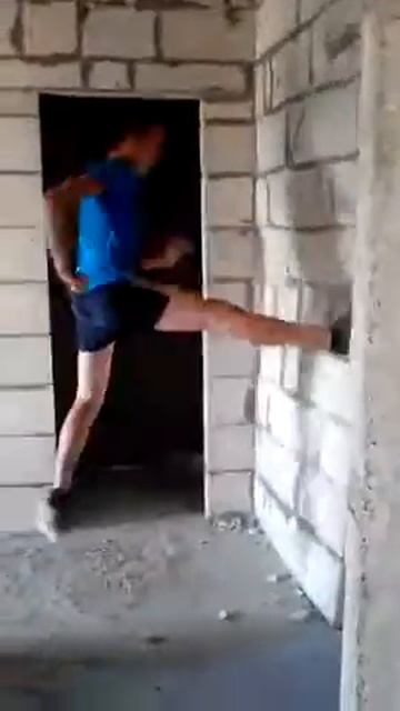 Как сломать стену?