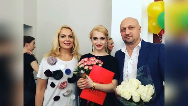Мария Порошина. В одиночку воспитывает 5-х детей, дружит с Авериным.
