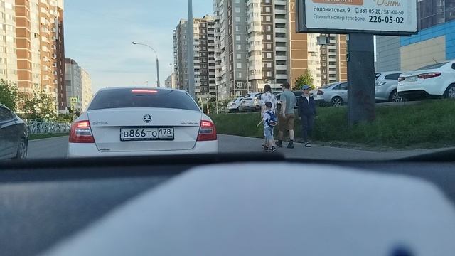 Езжу на машине по городу!