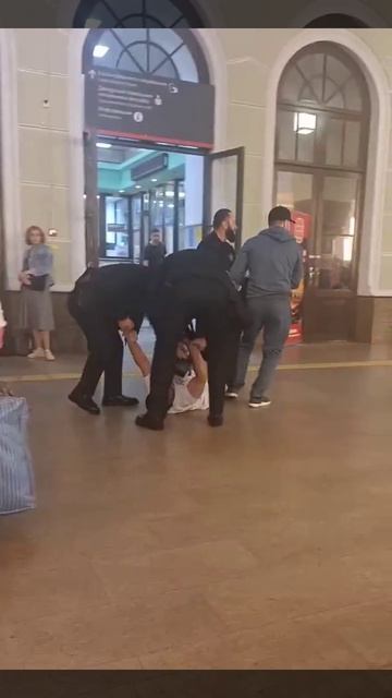 В районе Ярославского вокзала в Москве неизвестные похитили мужчину! #2 (Говорят из-за оскорблений)