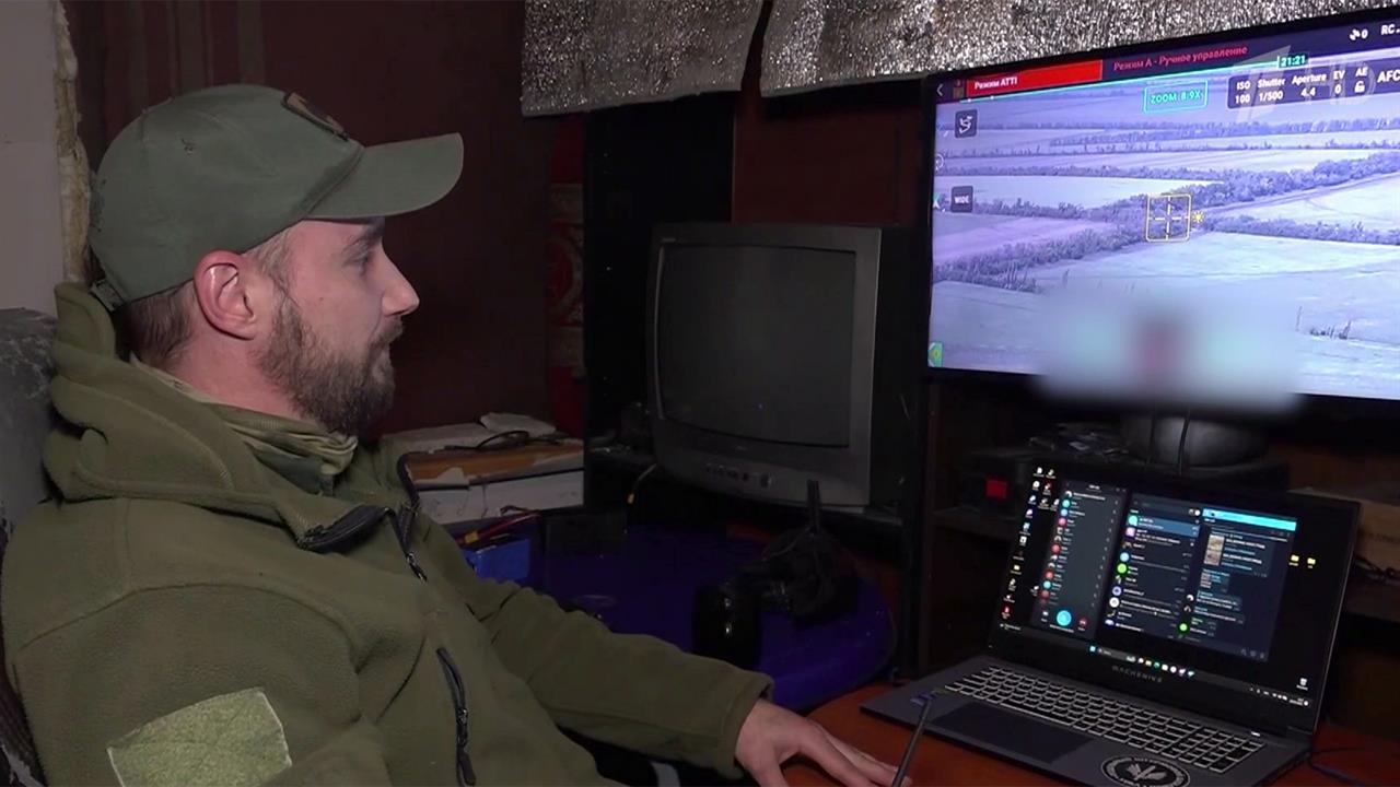 Под Красноармейском операторы дронов "Молния-2" уничтожают блиндажи и технику ВСУ