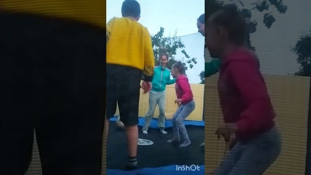 на батуте 01 июня 2025