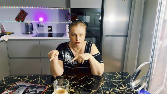 Позавтракаем вместе/ Отвечаю на вопросы/ Раздала всем на пряники/