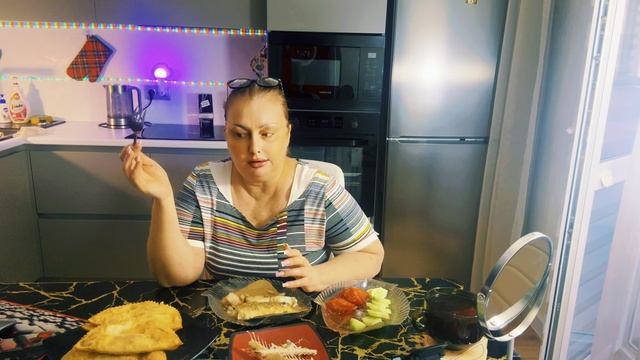 ДавайтИ  почавкаем😋 "Дельфин и русалка" наплескались в грязном болоте🐸И на рынок за голубями