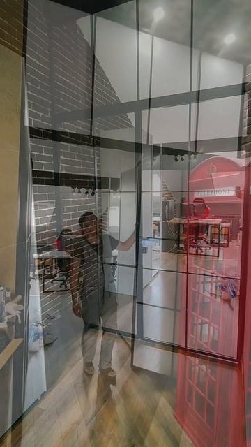Зеркало в межкомнатной перегородке с лицевой и обратной стороны!