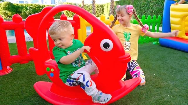 ДИАНА И РОМА - Диана и Рома исследуют секретную комнату в доме