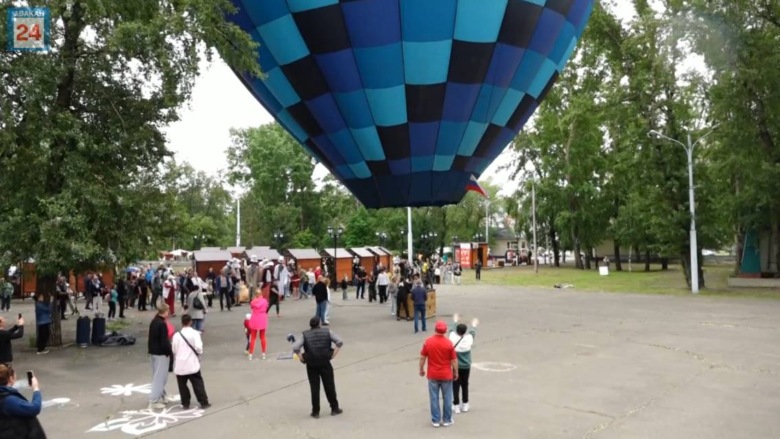 На большом воздушном шаре прокатились гости  «Бульвара выходного дня»