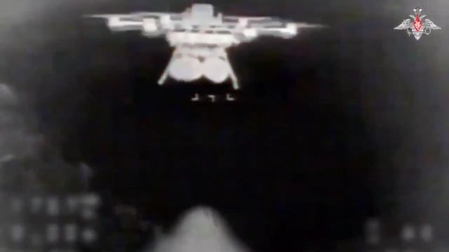 Минобороны России опубликовало видео поражения живой силы и техники ВСУ операторами