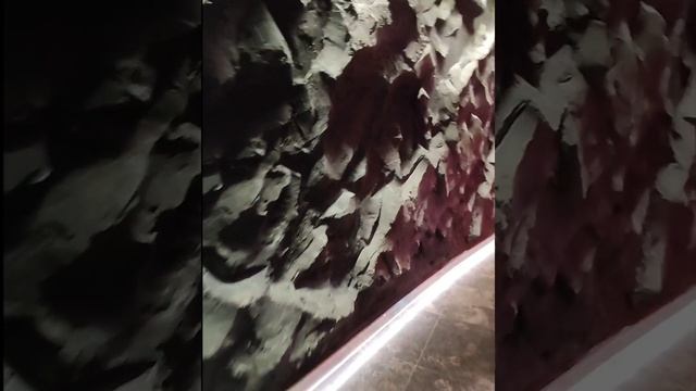 Огромный павильон  с космическим интерьером,  и  это туалет в парке облаков.