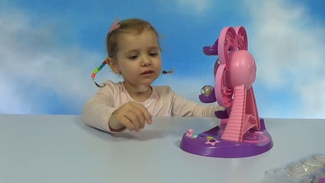 Miss Katy • Мисс Кейт - Кэти и папа сделали шарики из воды и блесток