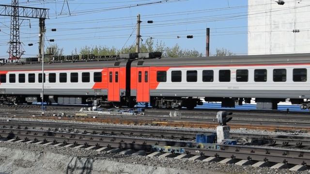 Электропоезд ЭД9Э-0060. С Днём Победы!