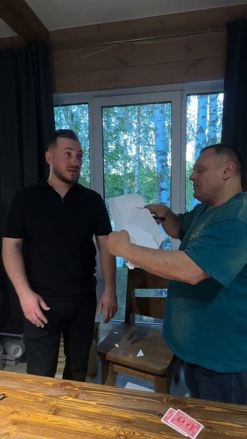 Вырезаю из бумаги Сильвестора Столлоне 😉