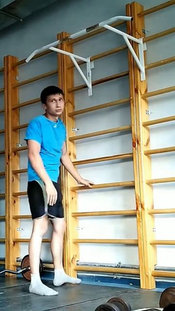 4 one arm pull ups (2 right arm, 2 left arm)