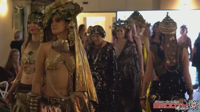 Показ мод от ETHNIC STUDIO на Fashion Forum в центре RASKROI SPACE