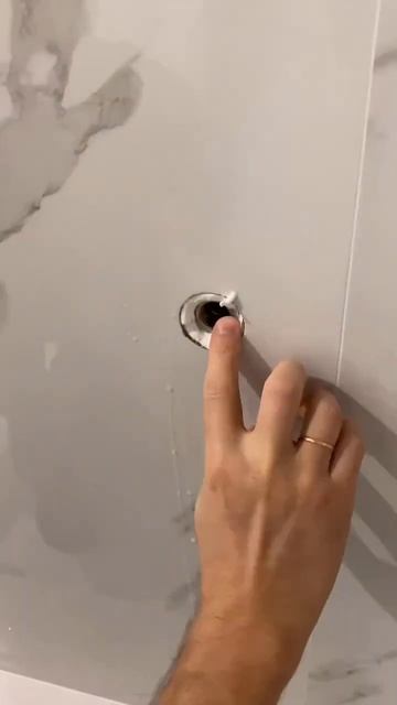 Наношу герметик силиконовый