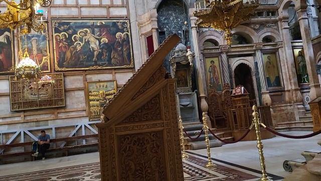 Наша благодарственная общая майская свеча от Благодатного Огня - в Храме Гроба Господня