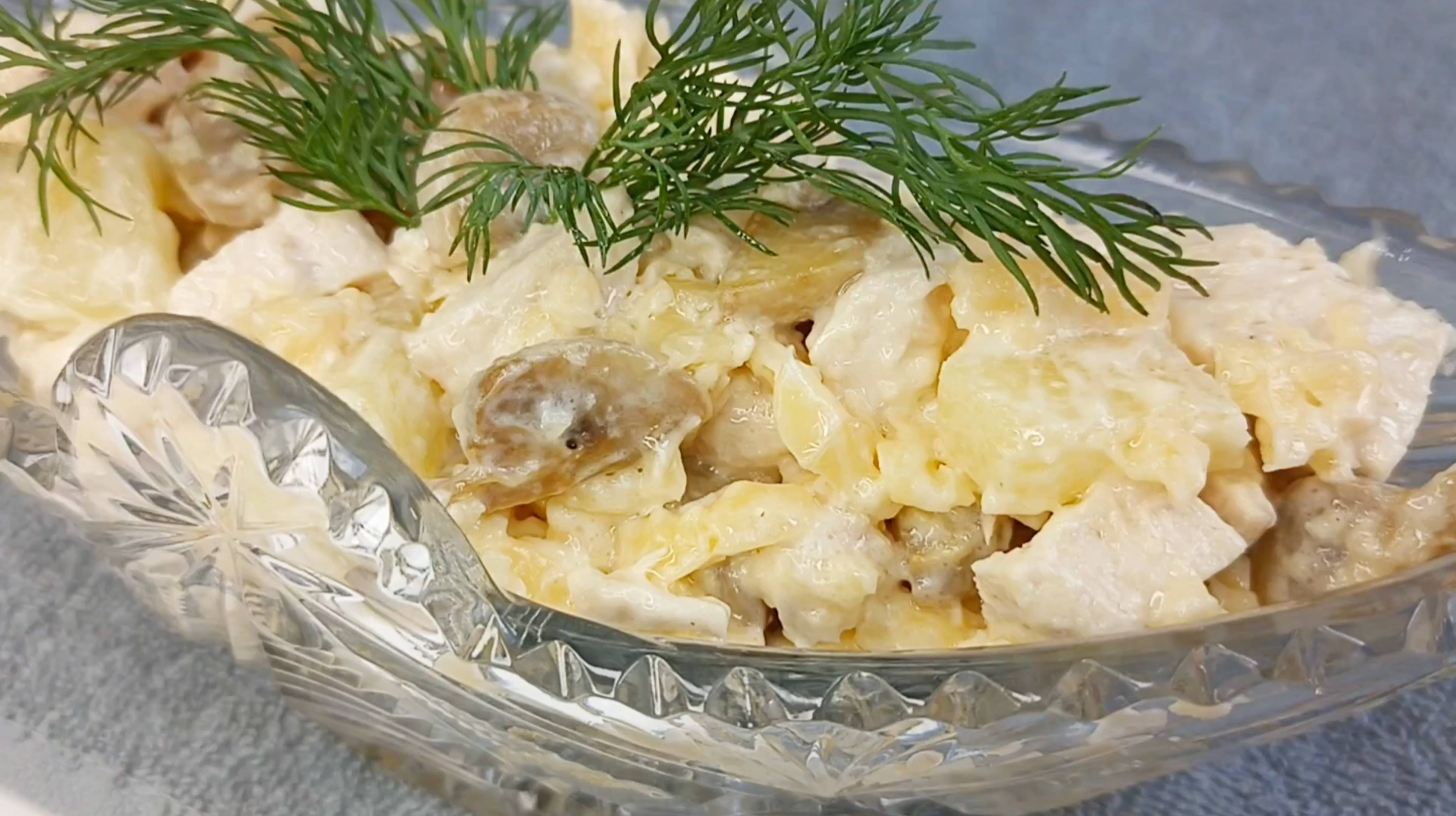 Салат праздничный с курицей и ананасом