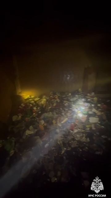 В захламленной квартире в Энгельсе едва не сгорел 70-летний курильщик