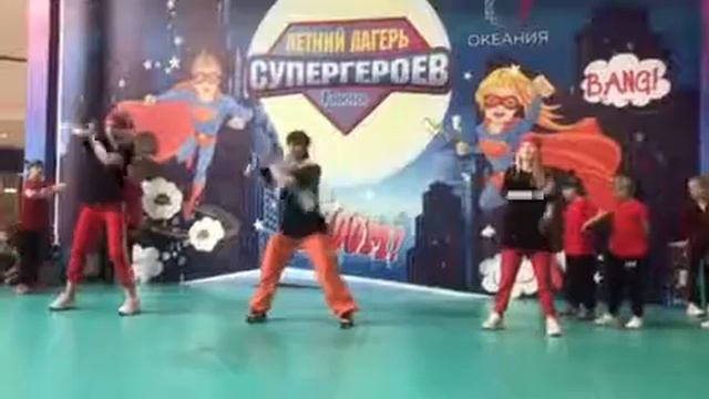 Москва. ТЦ «Океания» танцы учеников школы  танцев Нюши