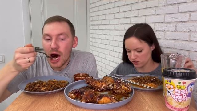 МУКБАНГ ЛАПША КОРЕЙСКАЯ ОСТРАЯ ТОКПОККИ РОПОККИ КУРИ?