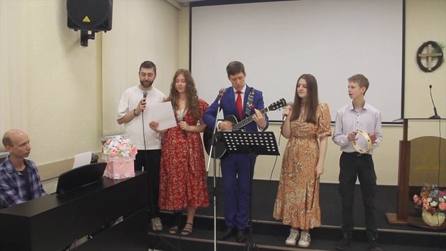 Пусть мой путь не украшен цветами