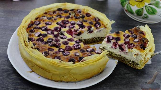 Гармоничный контраст вкусов и текстур. ЧИЗКЕЙК ИЗ ТЕСТА ФИЛО, С ВИШНЕЙ