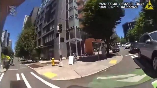 🇺🇸 В понедельник полиция Сиэтла опубликовала видео с нательной камеры, на котором запечатлено п...