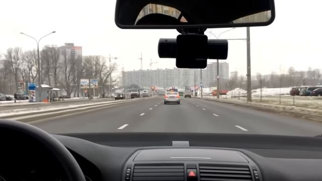 ДПС сопровождают скорую на вызов, жесть сколько нарушителей.