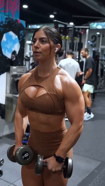 Build muscle & loose fat! Comment “build” to get coach by me