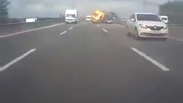 Мерседес перевернулся на МКАД 10.07.2017