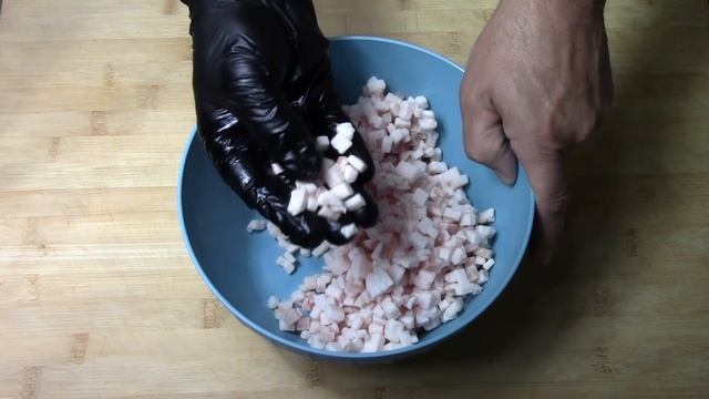 Подготовка сала для колбасы