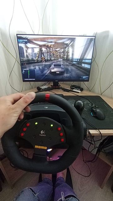Руль Logitech momo racing force e-uh9