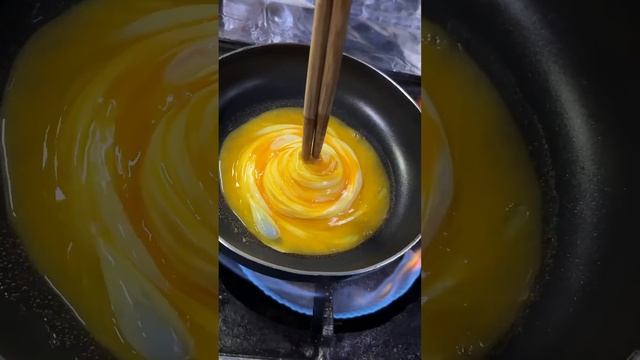 🍳🍴 Мастер ТОРНАДО-омлета на улице Кореи