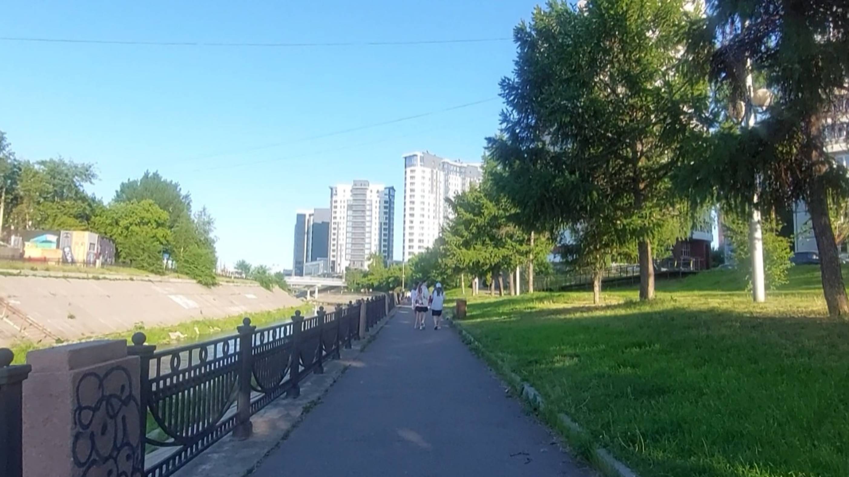 НАБЕРЕЖНАЯ РЕКИ КАЧИ .Центральный район .Красноярск