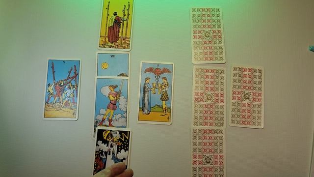 Расклад Кельтский крест. Будут ли в ближайшем будущем положительные тенденции в финансовой сфере?