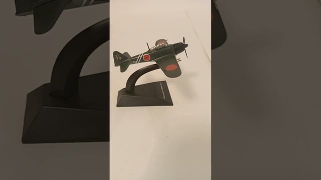Коллекционная модель японского самолёта А6М Зеро в масштабе 1:100, Легендарные самолёты выпуск 103.
