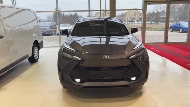 TOYOTA C-HR 2025 обзор