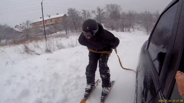 100 км/час🤣 на  лыжах  по городу⛷. 😉